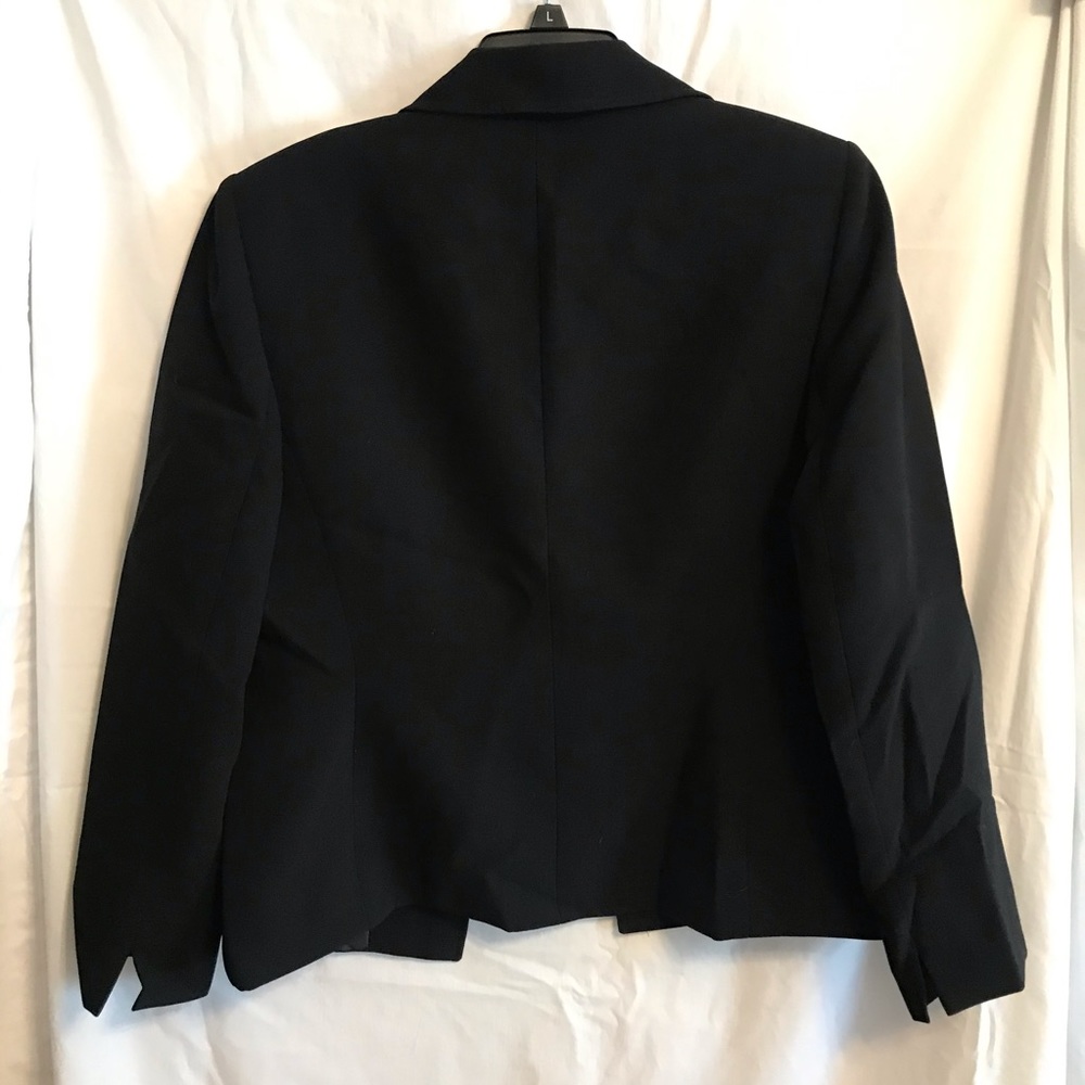 Tahari blazer - Picture 3 of 4